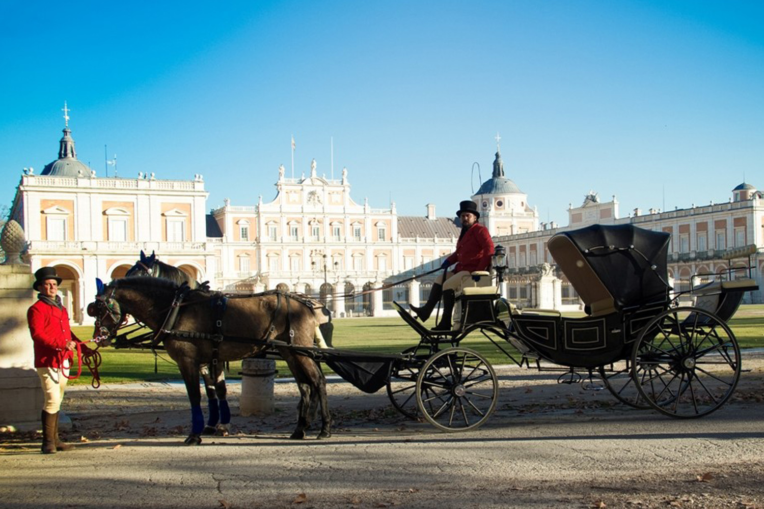 A ride in a calash by the Royal Palace of Aranjuez